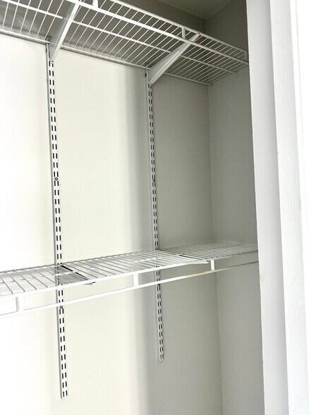 Building Photo - 124 S Sherrin Ave