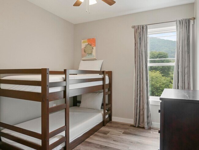 2nd bedroom on the main level - 105 Bobby Ridge Dr