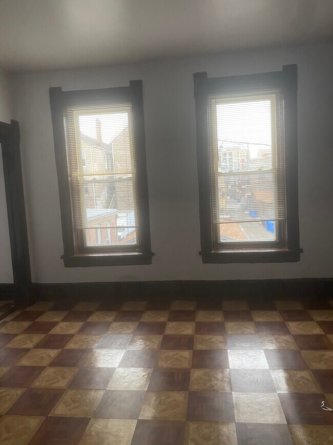 Building Photo - 1314 W 18th Pl
