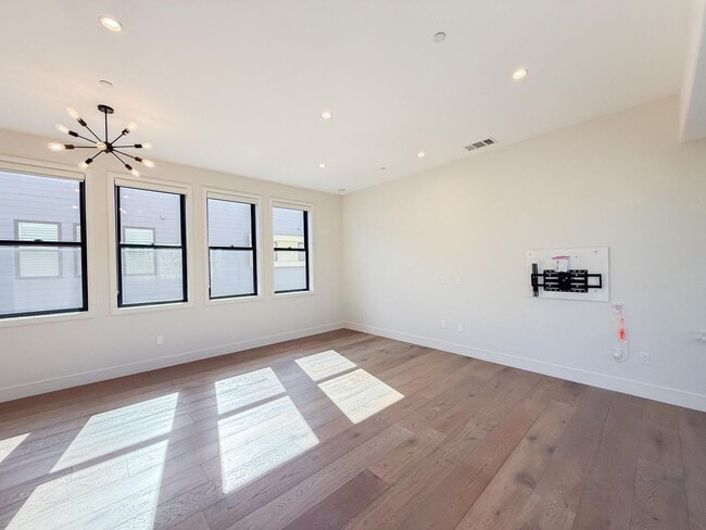 Building Photo - Newer Modern Single Family Home With Cupertino Schools