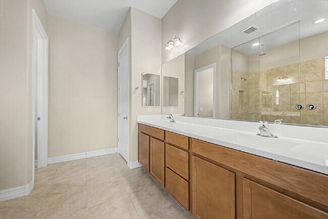Building Photo - 8833 S 167th Ln