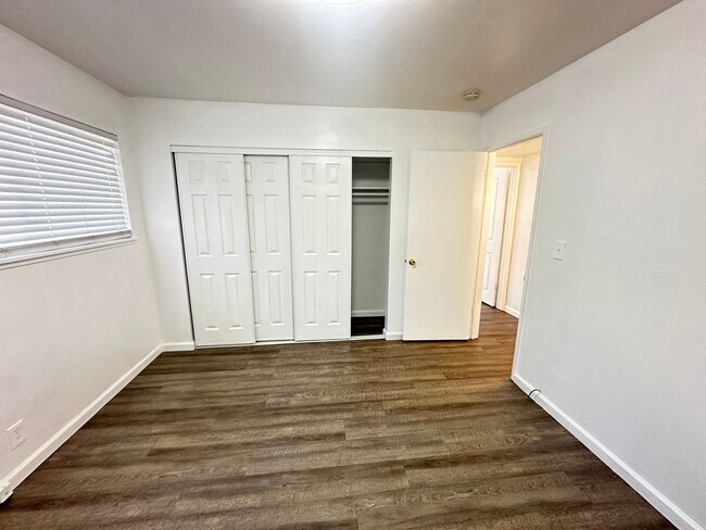 Building Photo - 3408