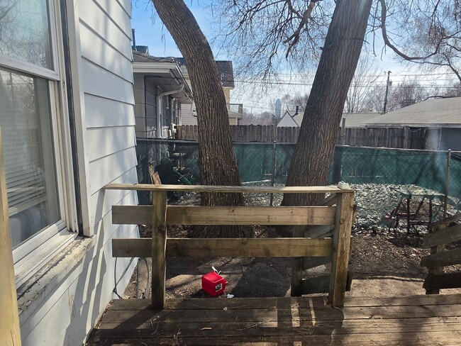 Building Photo - 626 NE Taylor St