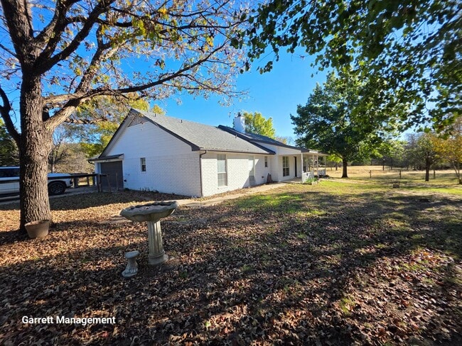 Building Photo - 3/2 Home on 3 acres in West Lampasas