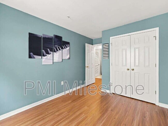 Building Photo - 2132 Bristol Dr