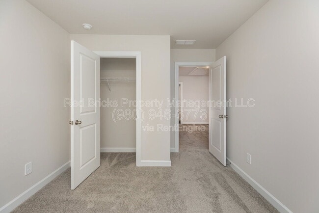 Building Photo - 4135 Smt Wds Dr