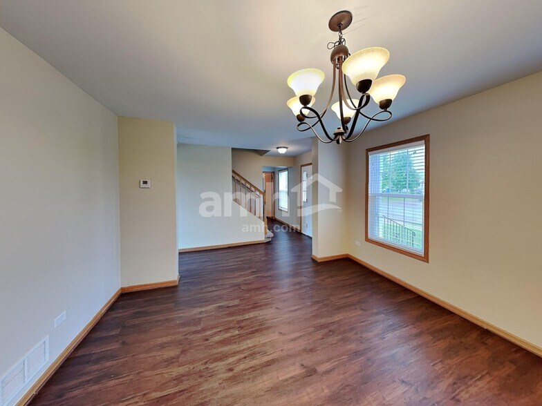 Building Photo - 1305 Bassett Dr