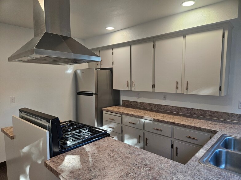 Building Photo - 8817 NE 15th Ave