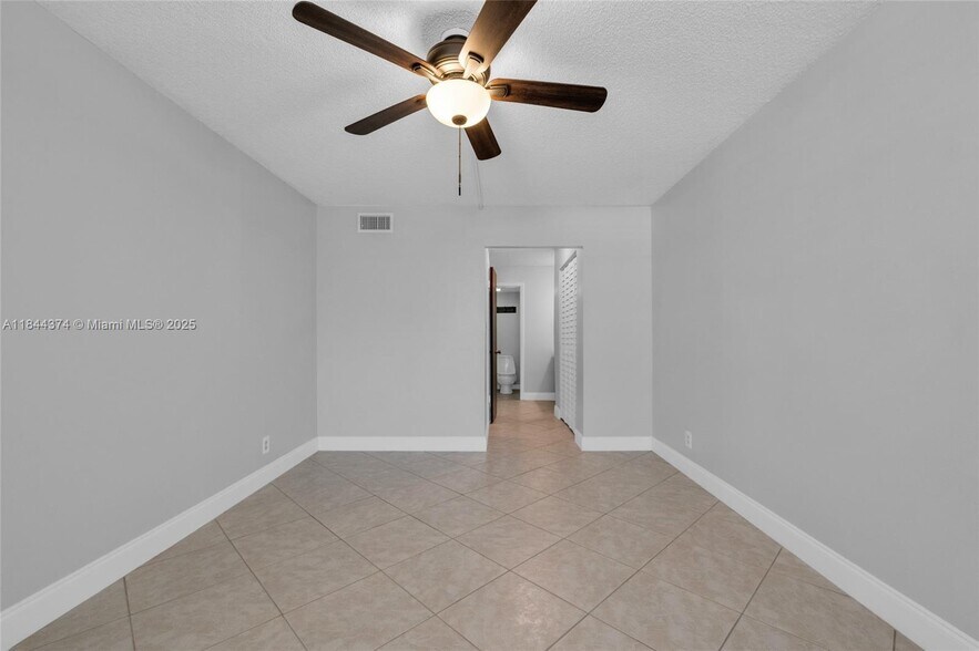 Building Photo - 6600 Cypress Rd