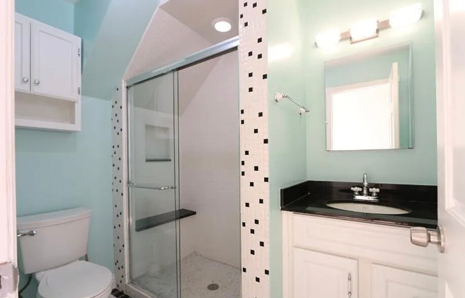 Building Photo - 1316 W Erie St