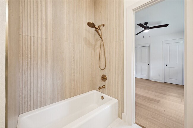 Building Photo - 10159 Brinwood Dr