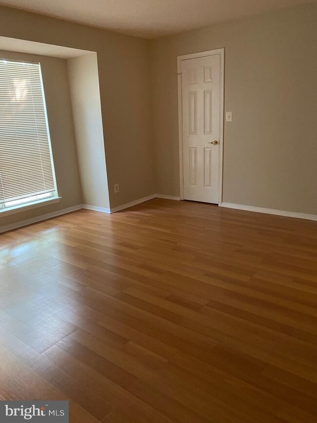 Building Photo - 310 Canterbury Rd