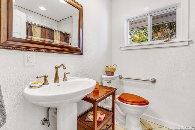 Building Photo - 724 Eventide Dr