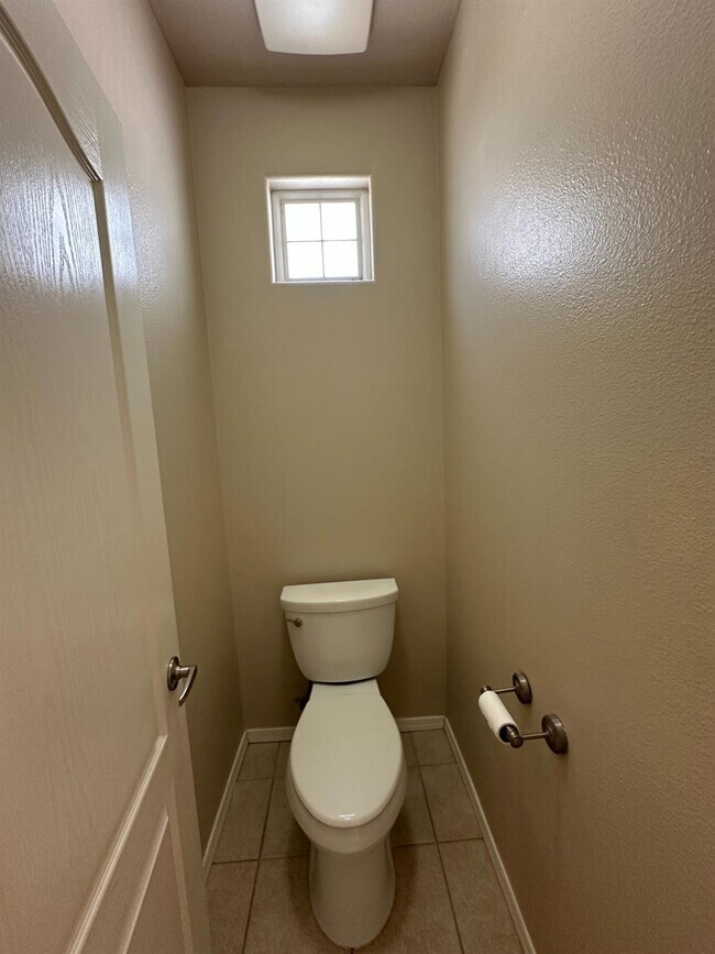 Building Photo - 5541 N Plum Ln