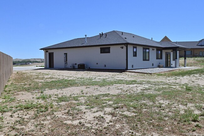Building Photo - 1495 Oxbow Dr