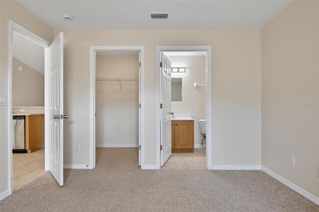 Building Photo - 83 Lynbrook Dr