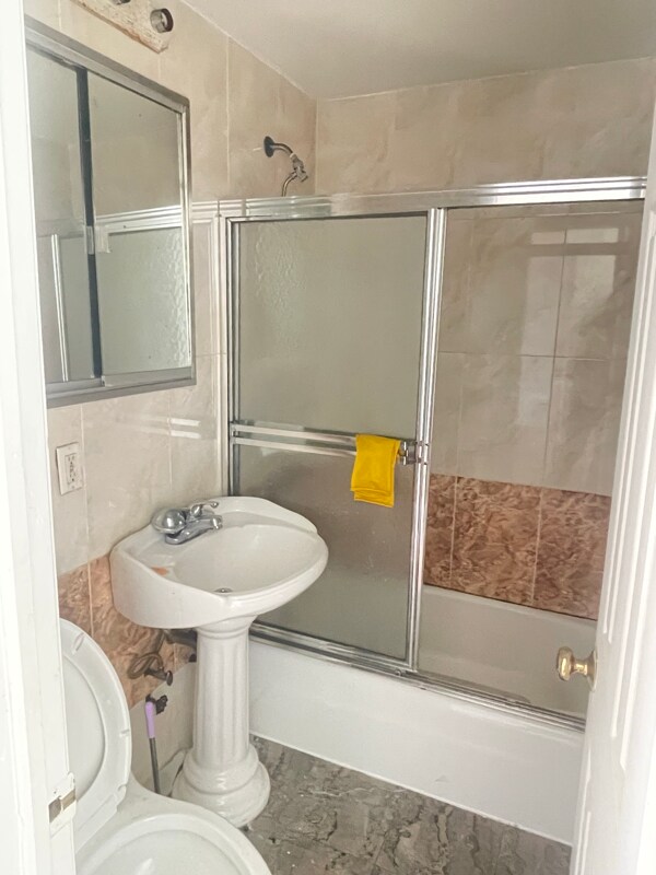 Building Photo - 132-30 Pople Ave