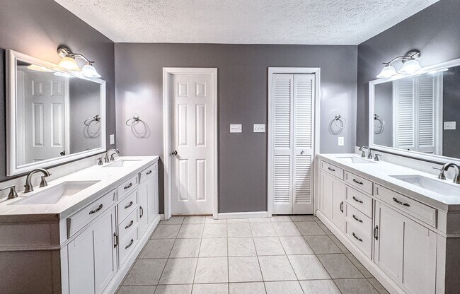 Building Photo - Charming 3 Bed 2.5 Bath Fayetteville Home