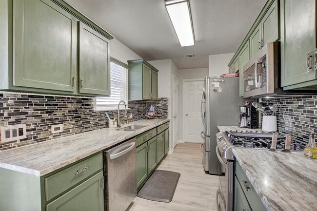 Building Photo - 215 Wildcat Dr