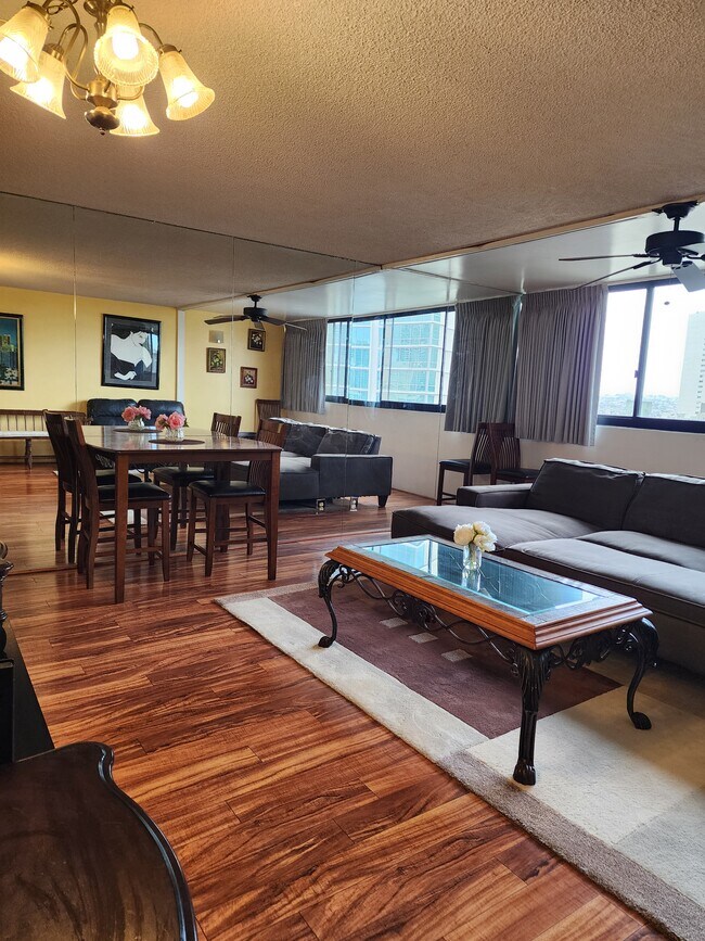 Building Photo - 2092 Kuhio Ave.