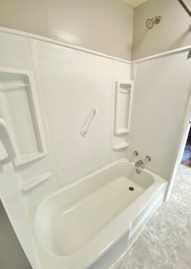 Building Photo - 125 Station Rd