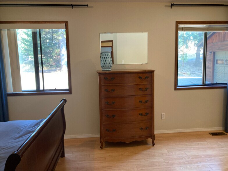 Building Photo - 635 Via Casa