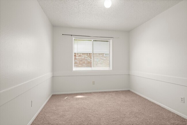 Building Photo - 7415 Creekfield Dr