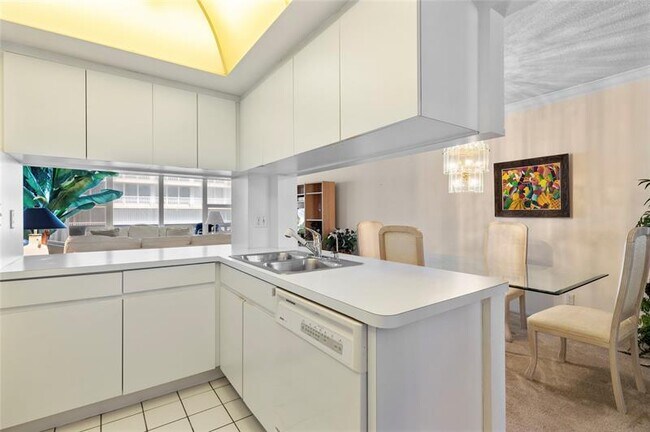 Building Photo - 4010 Galt Ocean Dr