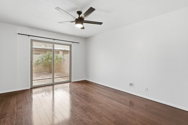 Building Photo - 715 W Boxelder Pl