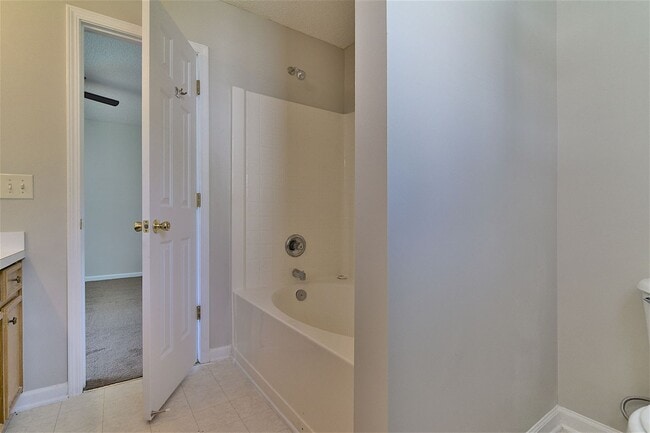 Building Photo - 5 Providence Plantation Ct