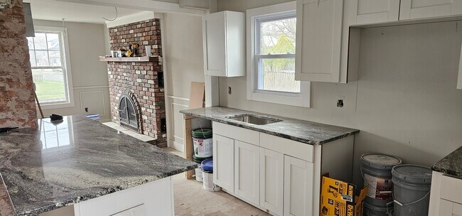 Building Photo - 131 Bradley Ave