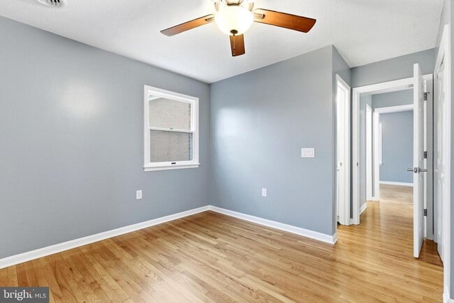 Building Photo - 122 Stuart Dr