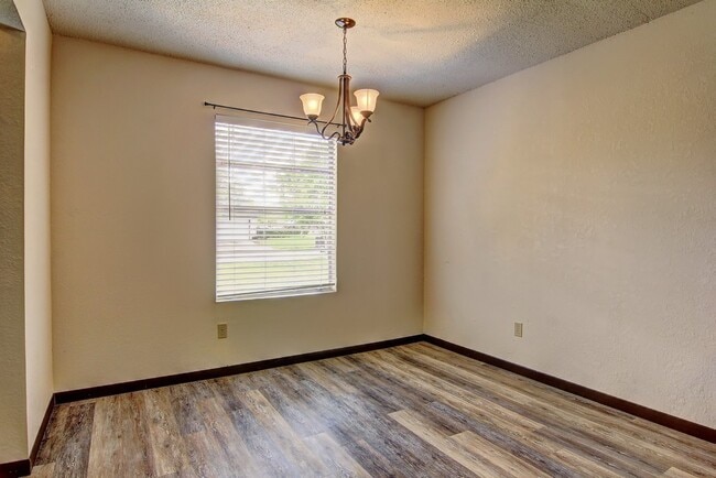 Building Photo - 3810 Brookhill Dr