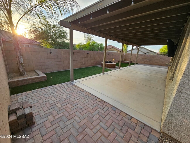 Building Photo - 6652 W Fishermans Dr