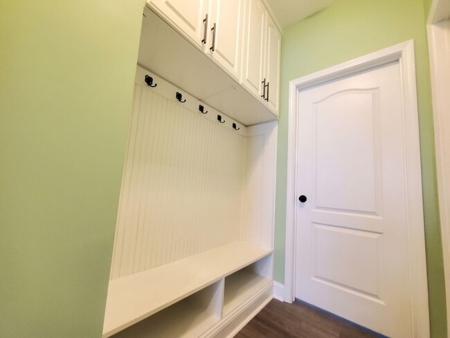 Building Photo - Gorgeous Home In Turnberry Subdivision