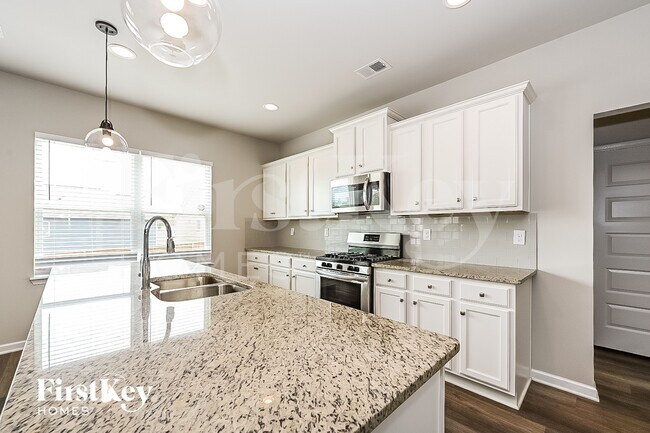 Building Photo - 281 Villa Grande Dr