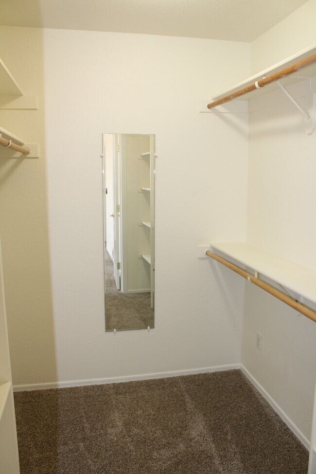 Building Photo - 3 Bedroom 2 Bathroom 3 Car Boat Deep Garag...