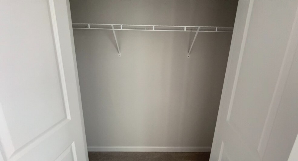 Building Photo - Room in Townhome on Shoreside Dr