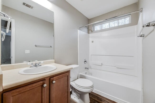 Building Photo - Charming 3BR Home/ Fenced Yard Convenient & Comfortable Living