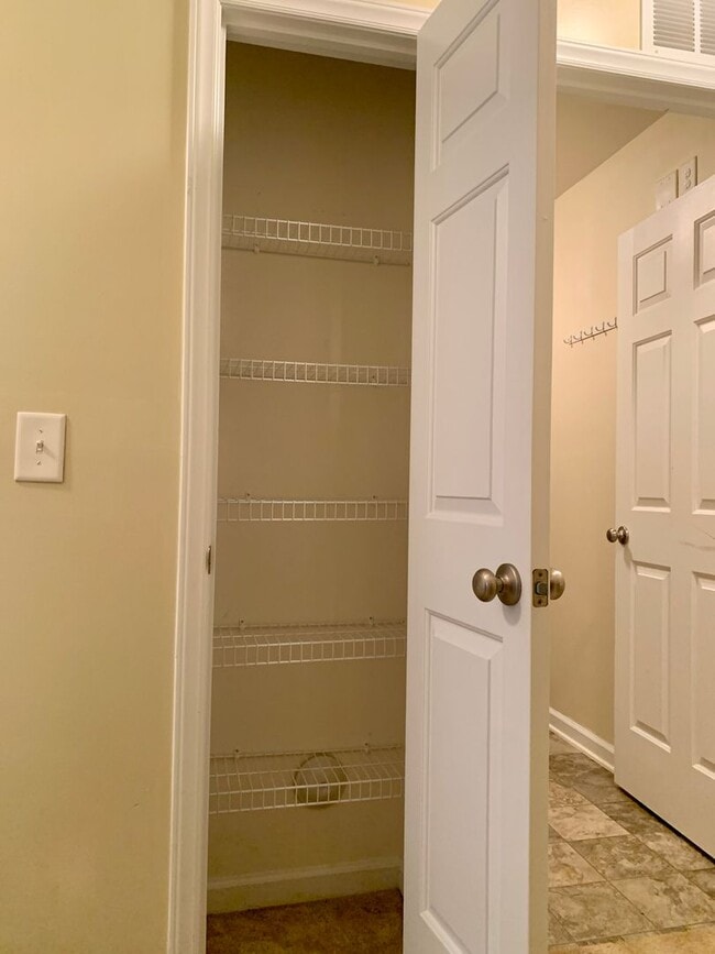 Building Photo - RENT READY Townhome Convenient to I440 & I...