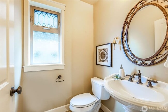 Building Photo - 2bd/2.5ba Seattle Townhome