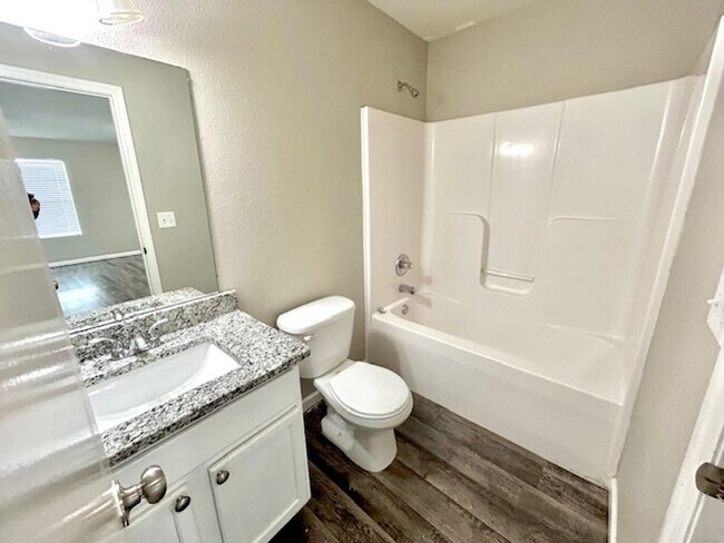 Building Photo - 228 Dormont Dr NE