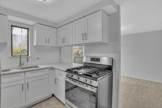 Building Photo - 3 Trolley Crossing Ln