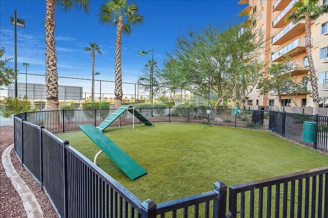 Building Photo - Designer Furnished Beauty at One Las Vegas!