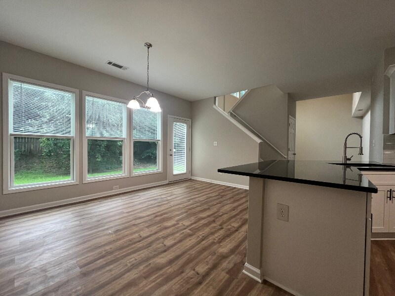 Building Photo - 2501 Southhaven Ln