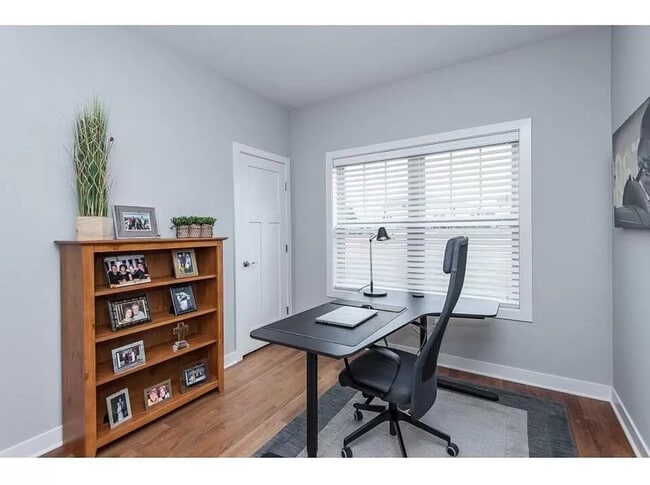 Building Photo - 1499 Belvior Ln NE