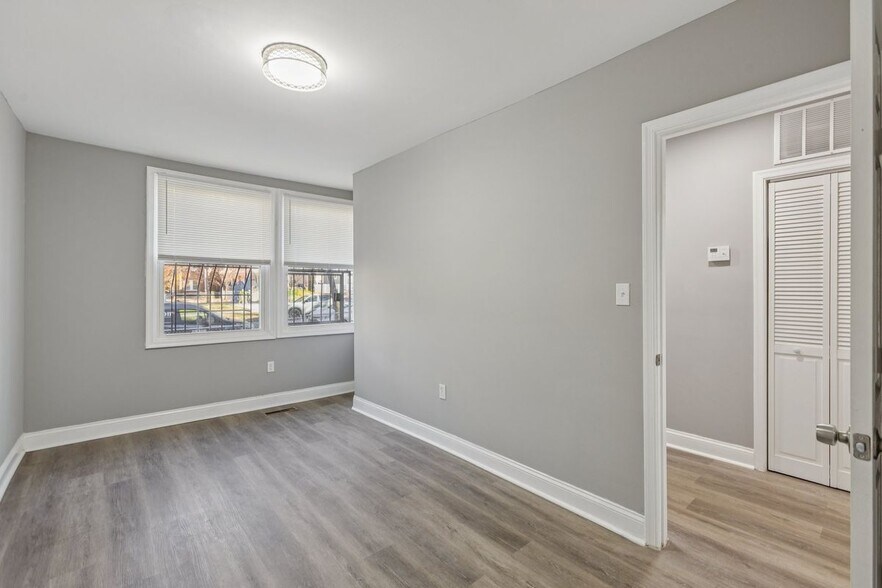 Building Photo - 405 34th St SE