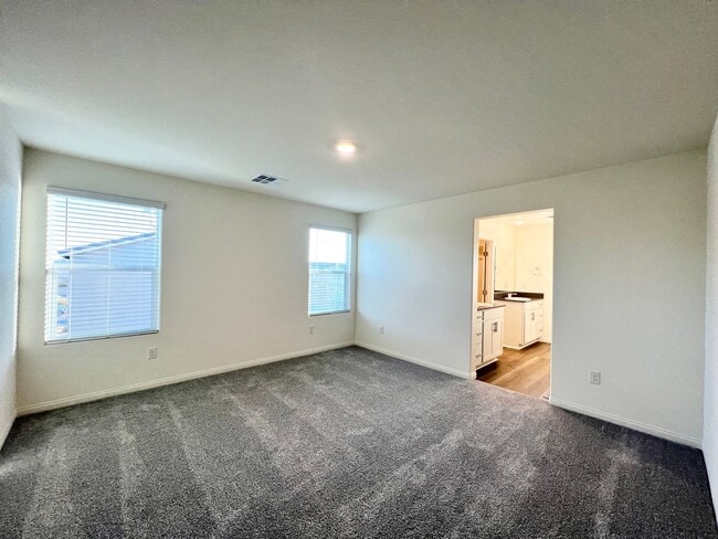 Building Photo - 2625 Dahlia Fls Ave