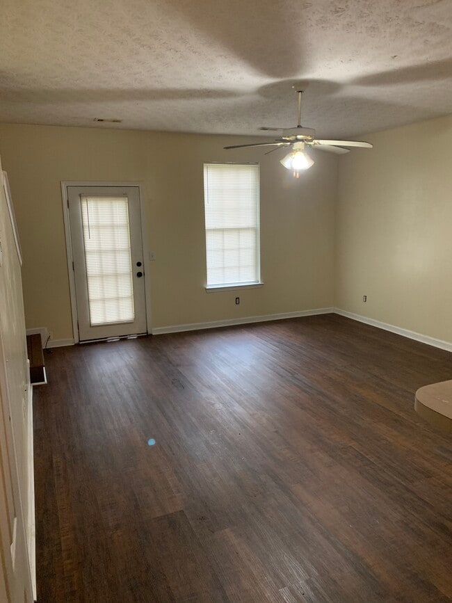 Living Area - 6115 Camden Forrest Dr