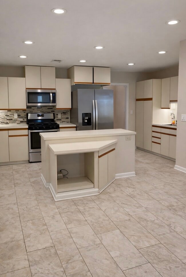 Building Photo - 6822 Neff St